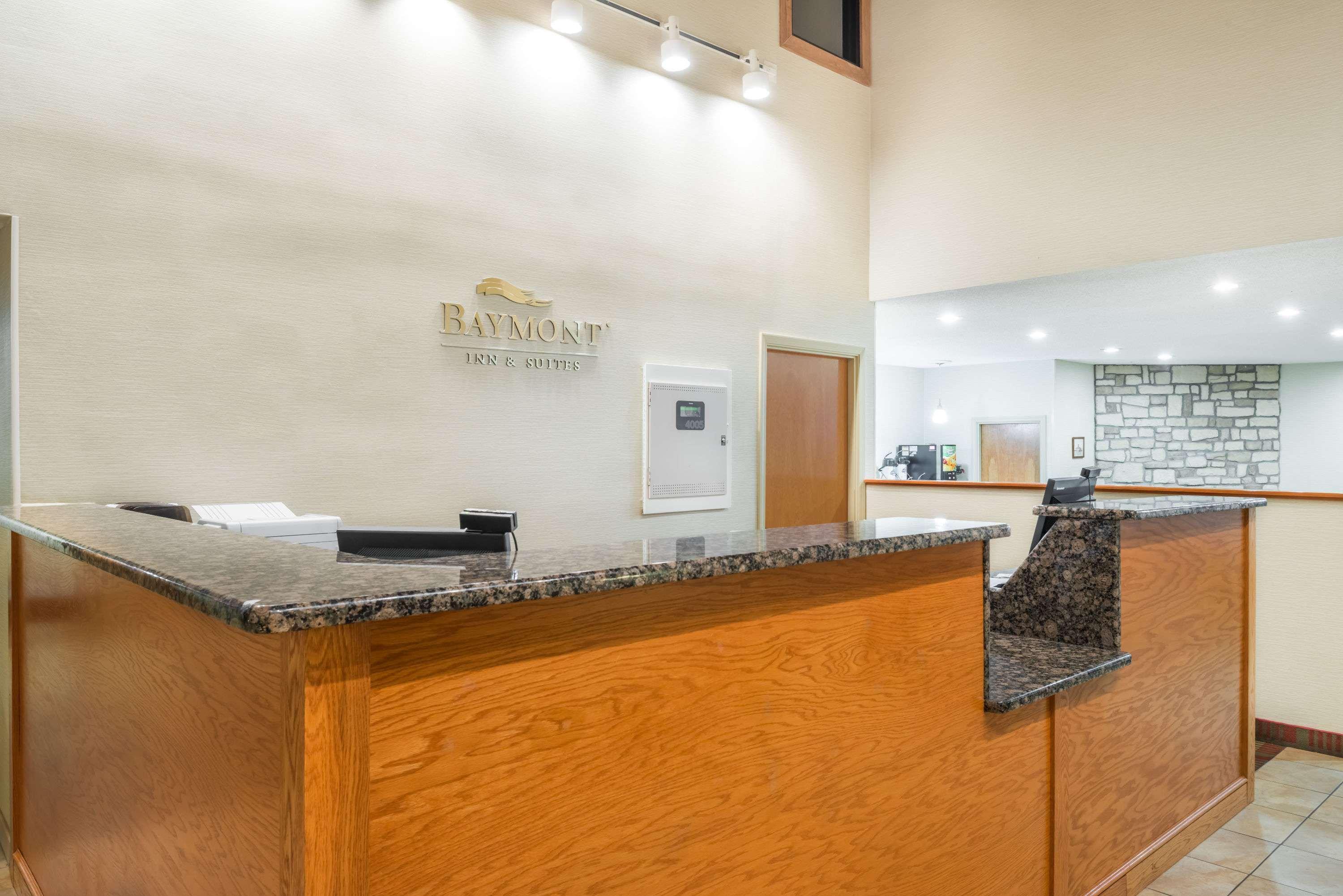 Baymont By Wyndham Metropolis Hotel Exterior photo