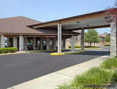 Baymont By Wyndham Metropolis Hotel Exterior photo