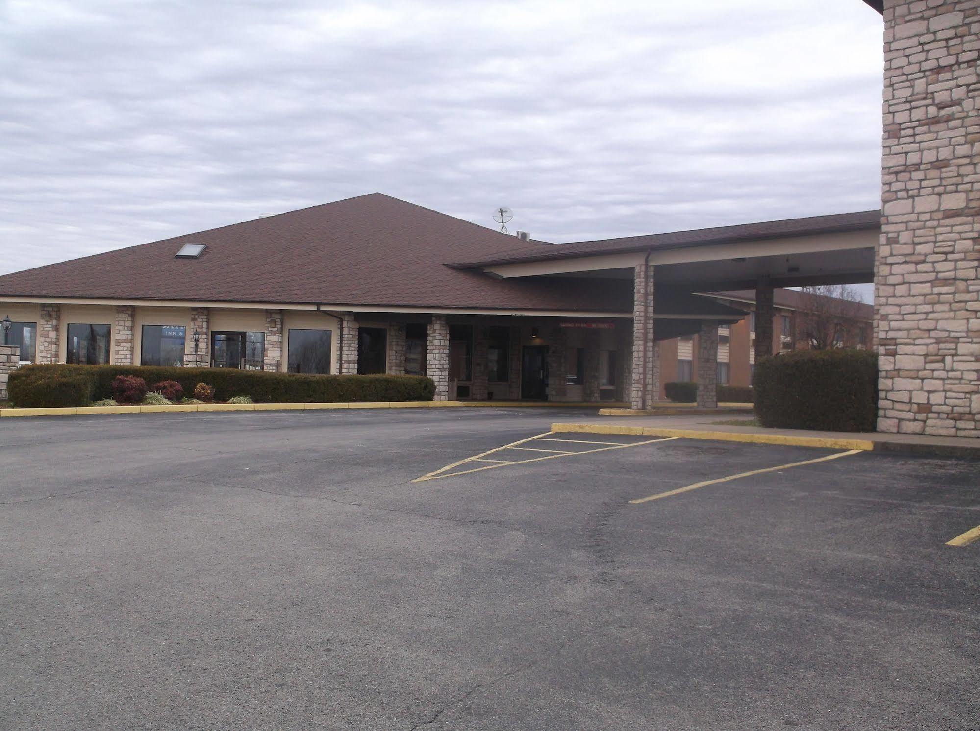 Baymont By Wyndham Metropolis Hotel Exterior photo